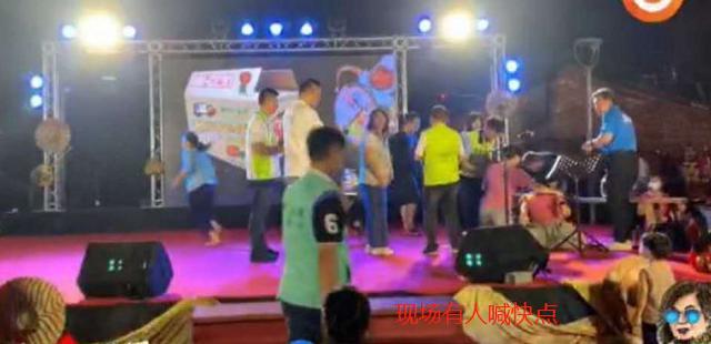 严咏能|50岁男歌手表演现场骤然倒地！被曝倒下40分钟没心跳，现在仍抢救