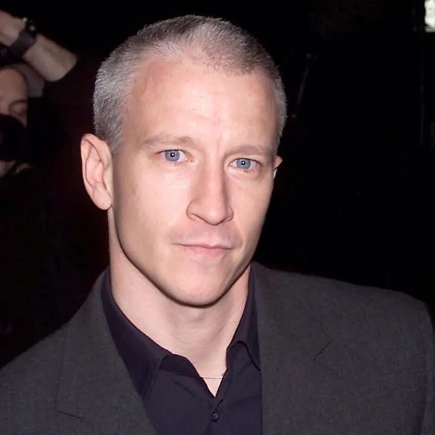 53岁银狐主持人andersoncooper你可以吗