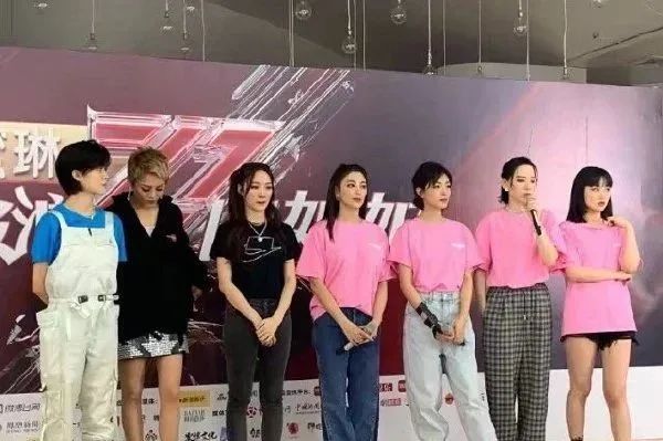 黄圣依|比宁静“我不想成团”还劲爆的，是黄圣依这突然flop的颜值吧？！