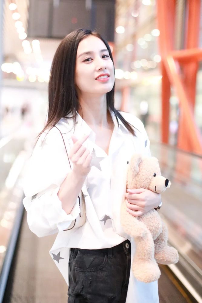 黄圣依|比宁静“我不想成团”还劲爆的，是黄圣依这突然flop的颜值吧？！