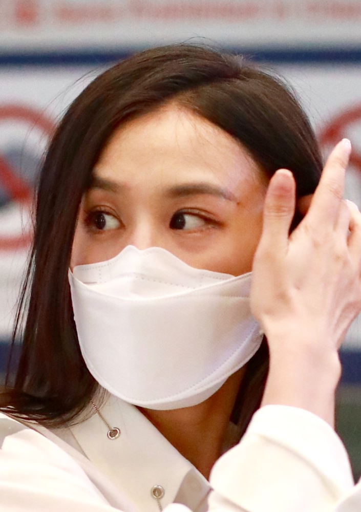 黄圣依|比宁静“我不想成团”还劲爆的，是黄圣依这突然flop的颜值吧？！