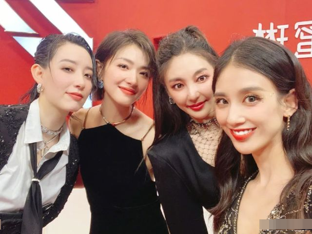 黄圣依|比宁静“我不想成团”还劲爆的，是黄圣依这突然flop的颜值吧？！