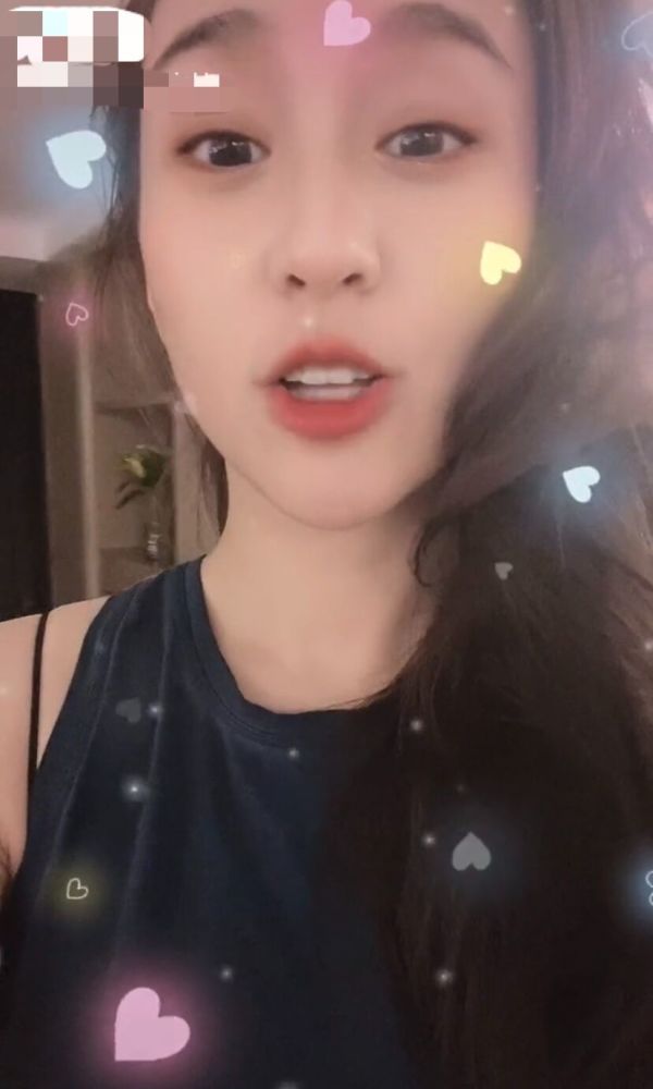 何超莲|何超莲窦骁深夜撒糖，为男友起爱称超甜蜜，这一细节被疑同居