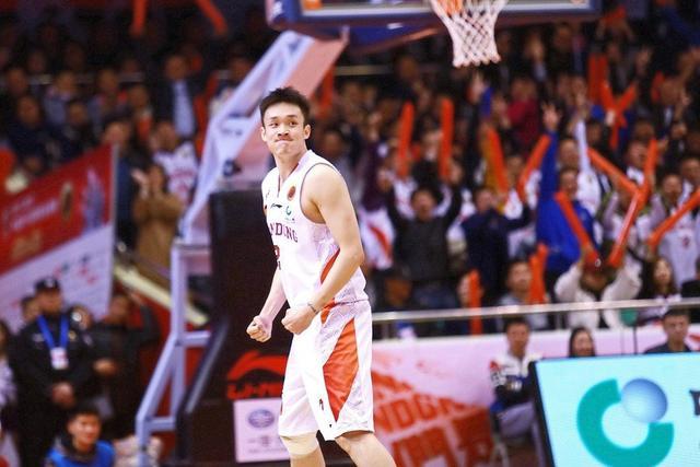 cba|CBA一天5消息！小丁顶薪续约，北京提拔国青队长，阿布爆视频