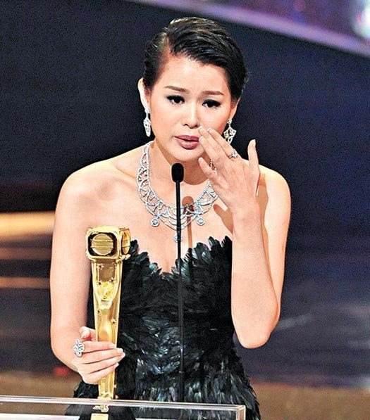 tvb|胡杏儿抛弃捧红自己的娘家TVB，反骨倒戈帮对家电视台争收视