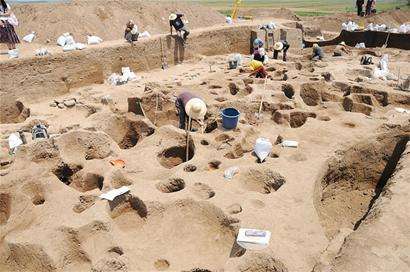 考古|大汶口遗址被发现，发现遗骨上面有个箭头，解密了几千年前的谜团