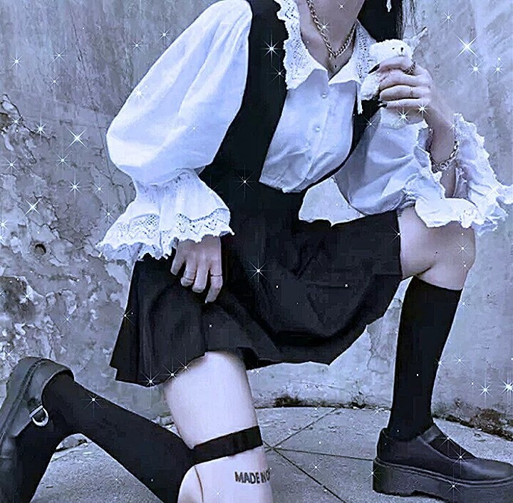 不露脸黑色女生头像/我不知道什么是年少轻狂只知道胜者为王