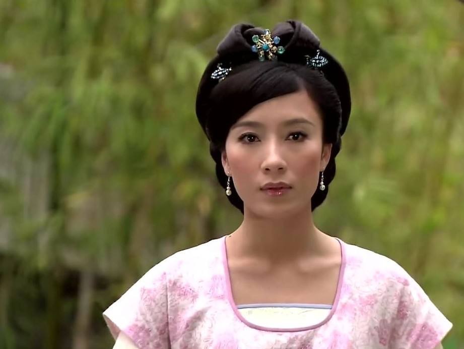 杨怡一家三口庆生晒一家三口温馨照合影幸福美满女儿小珍珠近照吸睛