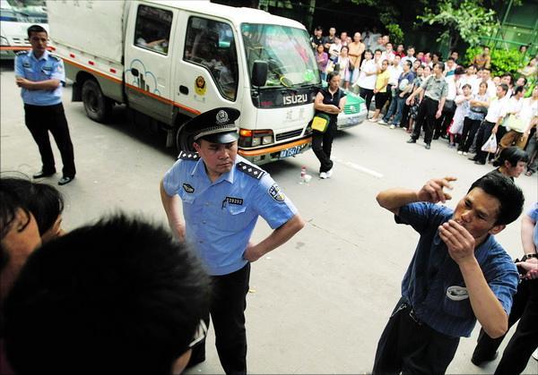 河南村民父子深夜打死私闖民宅城管被判死刑曾舉報城管父親貪汙