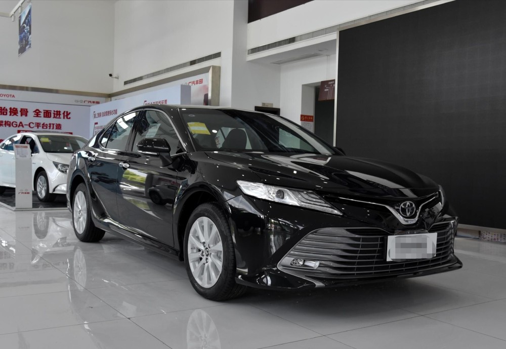 新款混动凯美瑞亮相,落地22万,2.5混动油耗仅4升,比雅阁给力