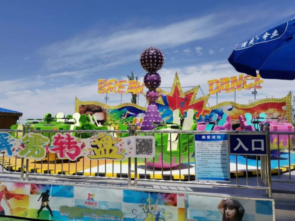 这里还有网红桥,网红秋千……总有一款适合你来亚心花海主题乐园就会