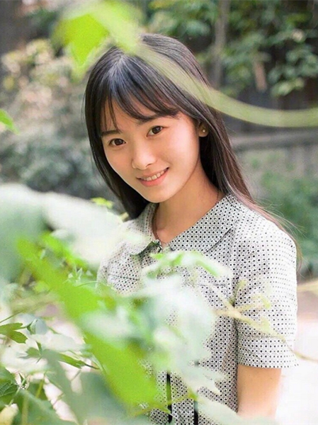 女明星的18岁有多美?杨幂精致,郑爽软糯,而她让人完全不敢认