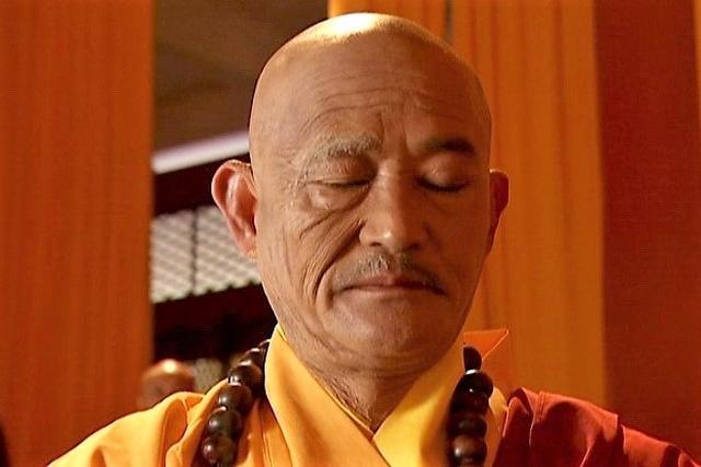 枯荣大师|除了乔峰，无崖子最惦记的就是枯荣大师，他是大帅哥？