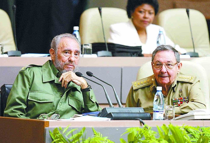 晚年的卡斯特罗兄弟2016年11月25日,在正式归隐4年后,卡斯特罗平静地