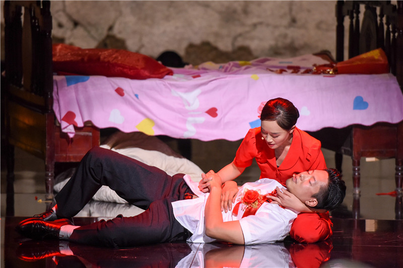 蓝盈莹|蓝盈莹被黑得这么惨，为何只能陪跑？