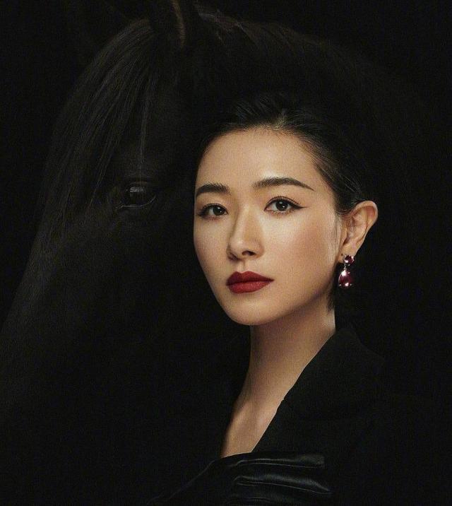 郁可唯|要开撕？万茜回应深夜点赞宁静郁可唯恶评，理由太离谱被嘲拿人当猴耍