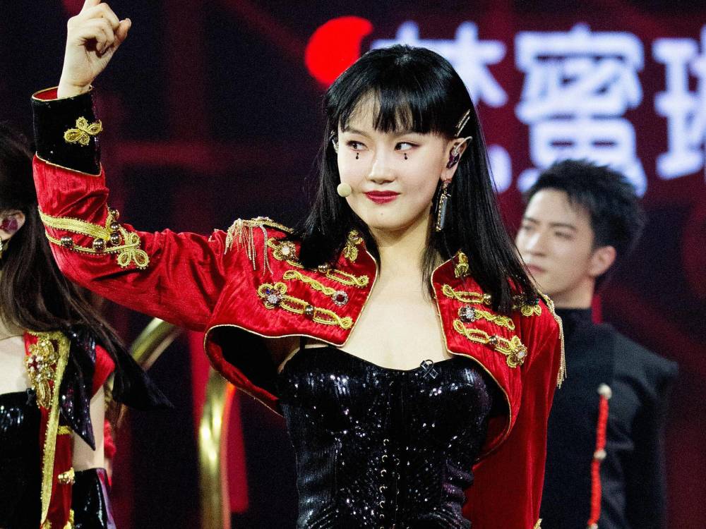 万茜|乌龙！万茜被扒点赞宁静黑帖后，亲自回应：盗号的你没有心