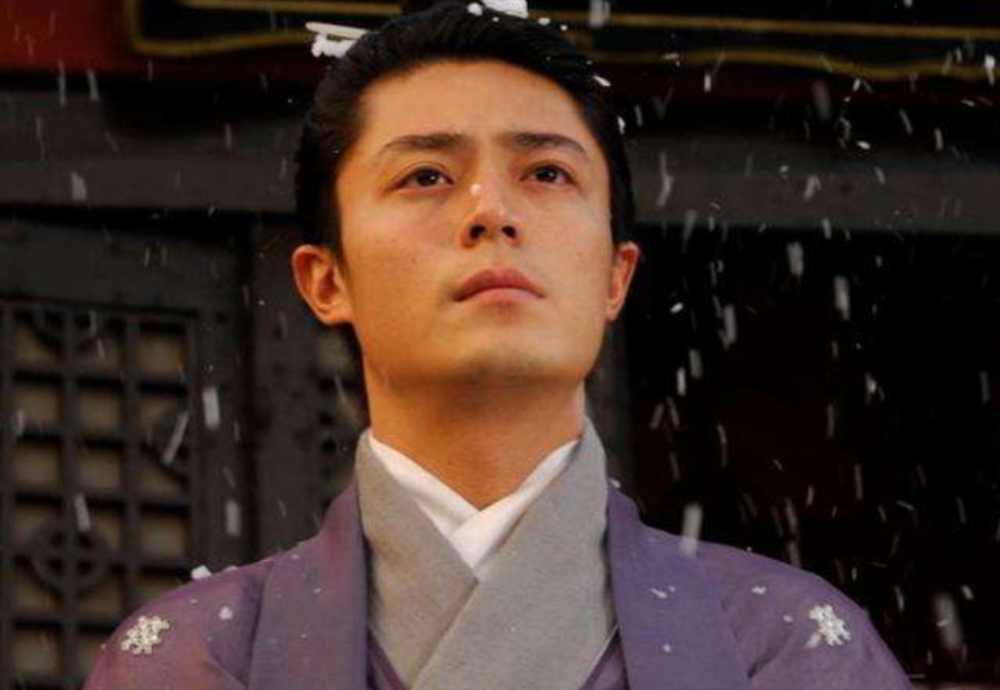 第十名:徐长卿蜀山派大弟子,因为喜欢穿白衣服,被景天赠送外号"白豆腐