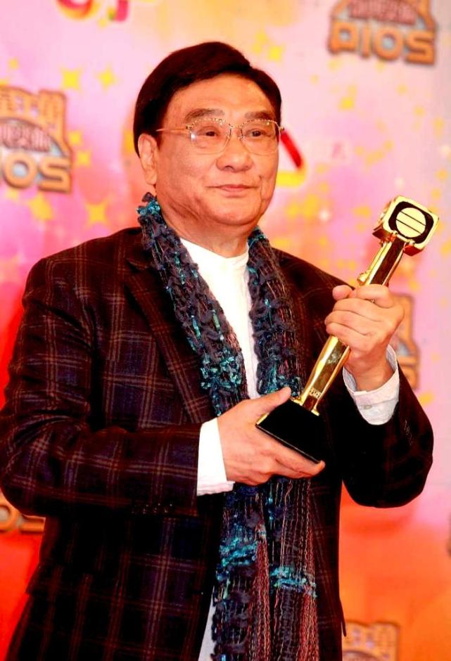 香港"配音皇帝"谭炳文去世,曾为《蓝精灵》配音,香港娱乐圈唯一五栖