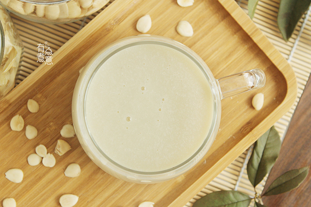 丝滑,在这个干燥的季节,为家人做上一杯清润解燥的银耳雪梨杏仁羹吧