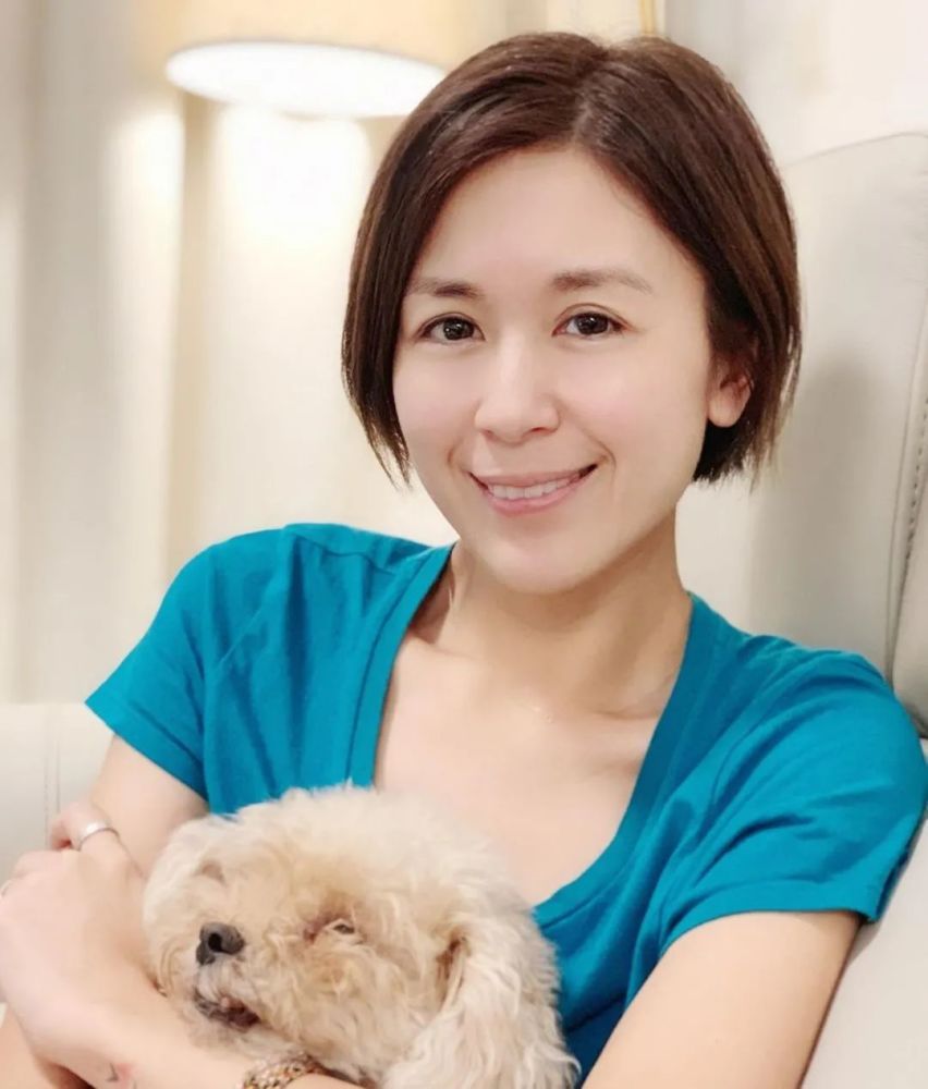 唐宁最近童颜不再老咗但其实依然好靓女啊