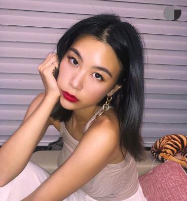 高以翔女友晒24岁庆生照,和好友聚会笑容满面,配文才知有隐情