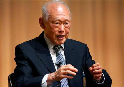 李光耀|李光耀很务实，看到中国简体字大获成功后，为何也大力推广简体字