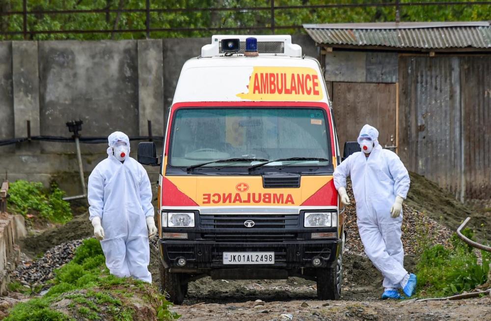 印度女子新冠阳性被救护车接走,却遭司机拉到荒郊野外侵犯