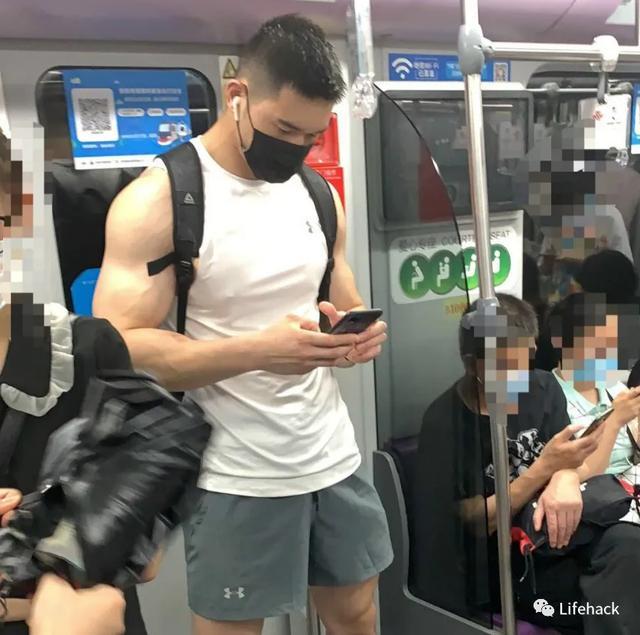 李东海晒肌肉照粉丝不淡定了这身材什么水平