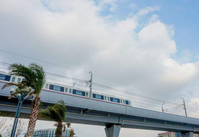 据悉深圳地铁17号线已经纳入深圳市轨道交通五期规划中,力争2021年