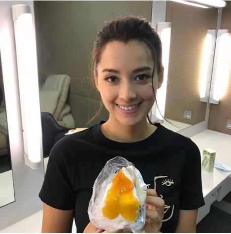 新任港姐谢嘉怡健身减掉12斤一举夺冠获封最美混血港姐