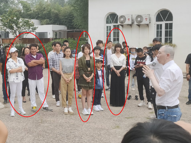 乘风破浪的姐姐|浪姐虽未出道，蓝盈莹金晨新剧来袭，冯小刚执导阵容强大
