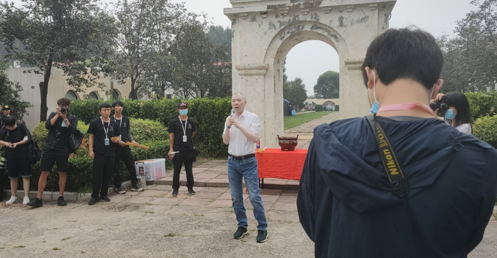 蓝盈莹|蓝盈莹初赛第一被淘汰后，与金晨闷声发大财，后援会换赛道太机智