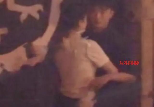 董璇|41岁董璇罕晒自拍照，面色红润气色佳，疑被爱情滋润状态似少女