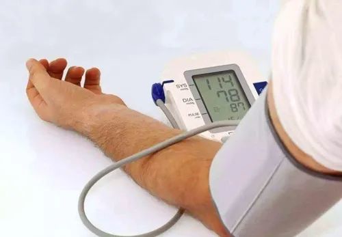 躺下高血压，站起低血压，这到底是怎么回事？