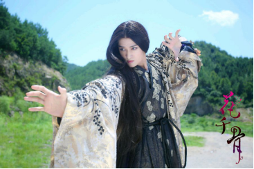 的仙侠剧《花千骨》横空出世,马可才凭借杀阡陌这个角色爆火了一把