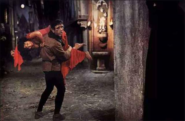 《巴黎圣母院》克洛德:善良与邪恶兼具的双重性格_腾讯新闻