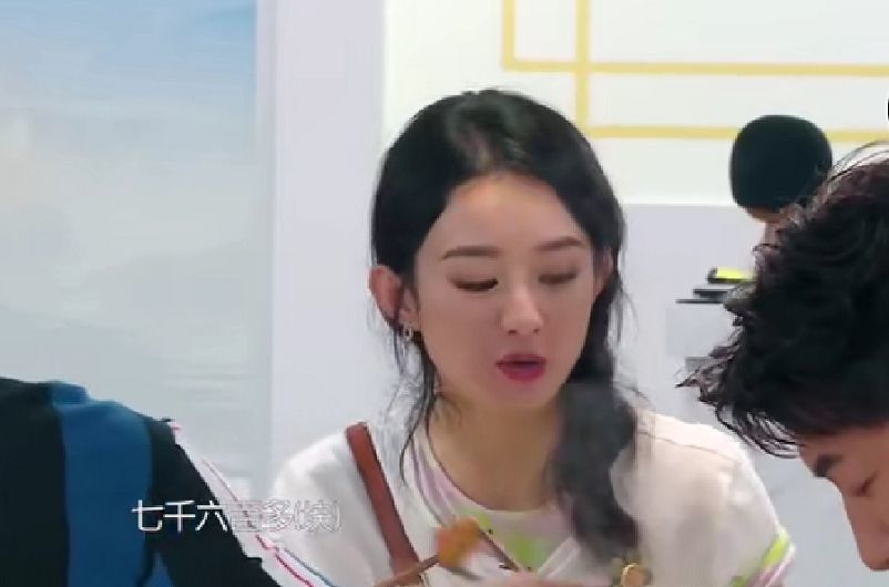 赵丽颖|《中餐厅》被嘲茶餐厅，把赵丽颖当揽客招牌，节目搞“哭戏噱头”