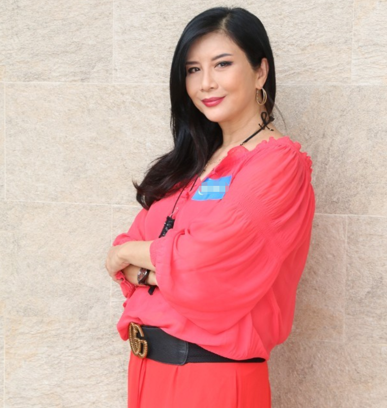 吴家丽叶童2大影后同框,同为57岁,均已皮肤松弛