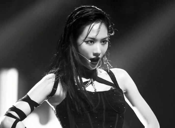 王霏霏|王霏霏没成团未必是坏事！吴彤邀请她上节目，或解锁全新身份