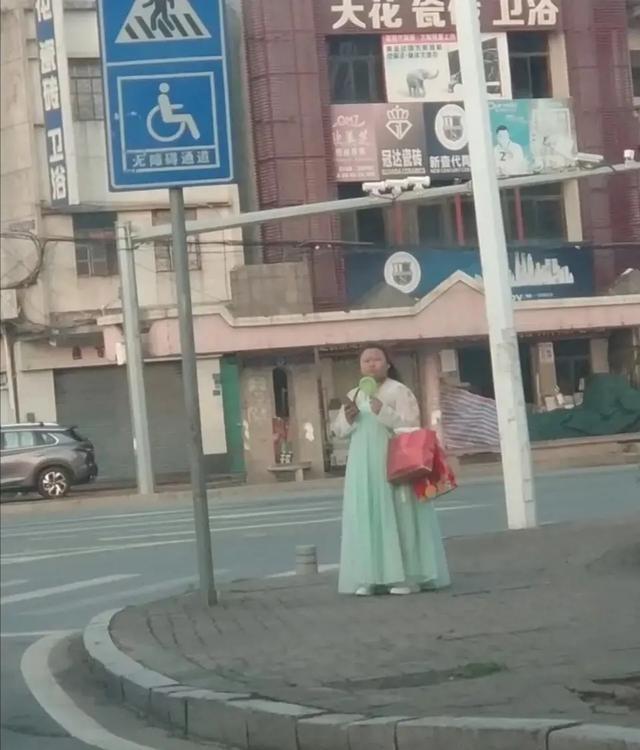 汉服|都说汉服自带仙气，为啥我看到的都“妖气十足”？充满廉价感