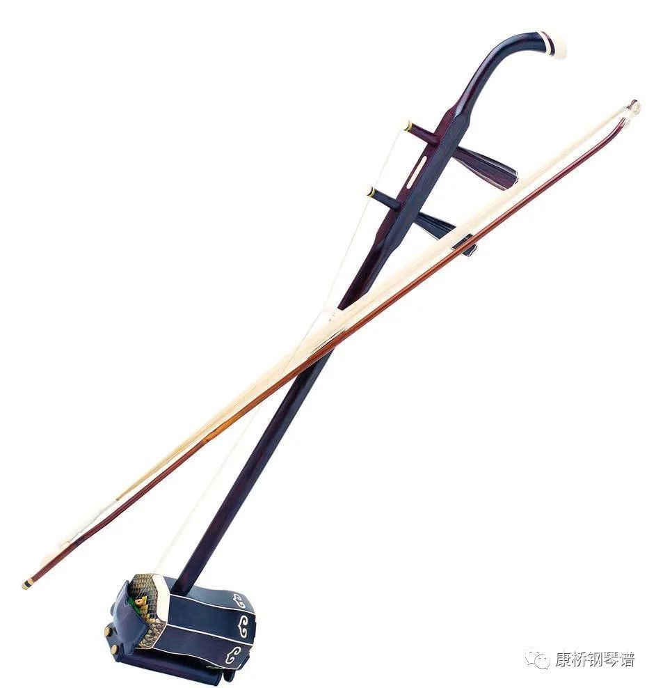 革胡的音色坚韧响亮,音域宽广, 在合奏时,有增强音响厚度,丰富和声