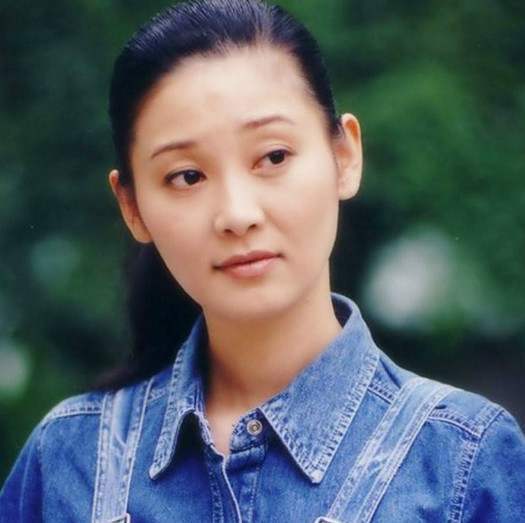 冯小刚|冯小刚二婚娶了徐帆后，前妻张娣过得怎么样了？