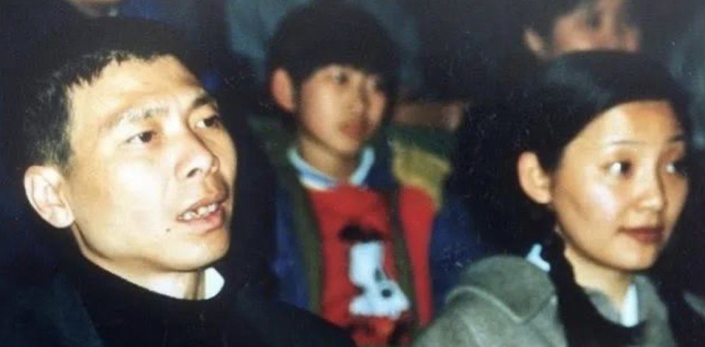 冯小刚|冯小刚二婚娶了徐帆后，前妻张娣过得怎么样了？