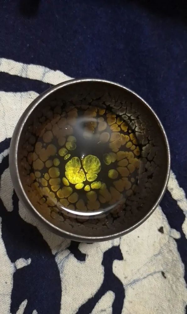 建盏|建盏重金属含量那么高，拿来喝茶会中毒吗？