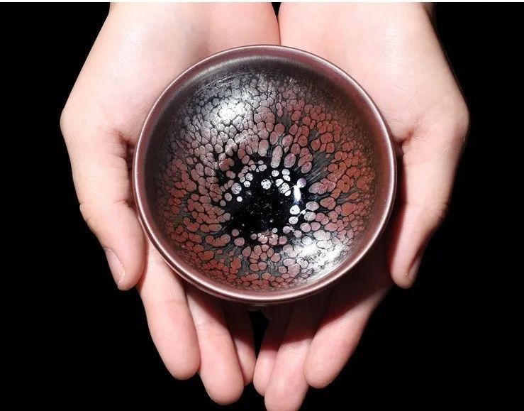 建盏|建盏重金属含量那么高，拿来喝茶会中毒吗？