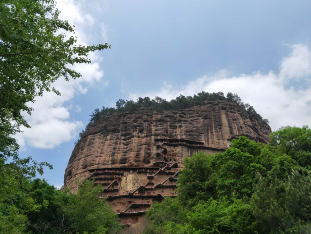 甘肃的麦积山石窟,虽与敦煌莫高窟齐名,却