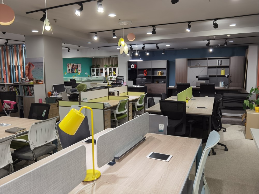 挂名字不如挂广告郑州一家具店藏起门头做生意店员道出原因