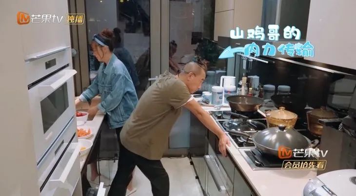 陈小春|家庭煮夫陈小春的“第四次翻红”，是被应采儿逼出来的