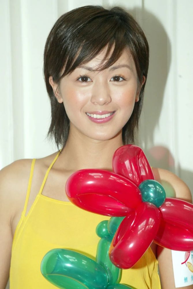 唐宁最近童颜不再老咗但其实依然好靓女啊